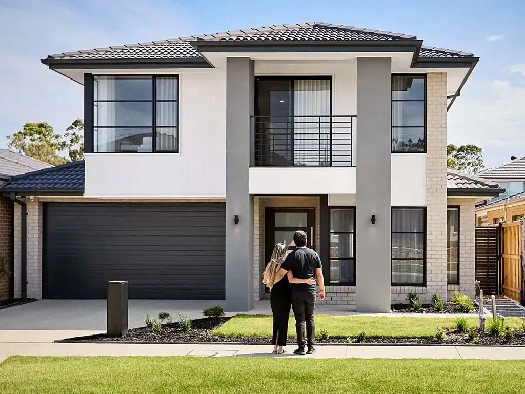 Exterior Photo of Simonds customers, Lauren and David looking towards the contemporary two storey house featuring a modern design.