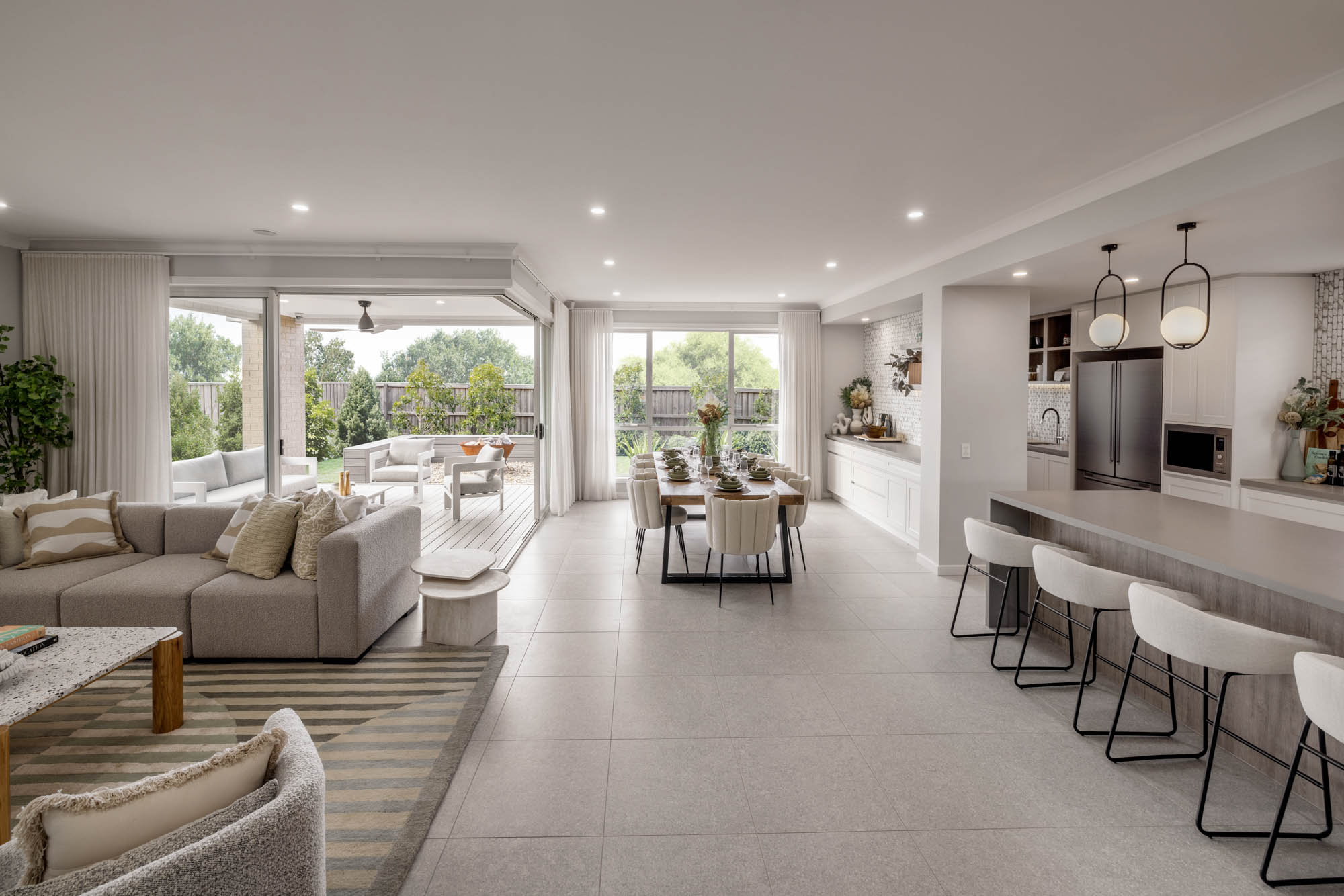 Open plan living concept with patio sliding doors to open up the indoors with the outdoor connecting to the alfresco decking at the Tallowood 52
